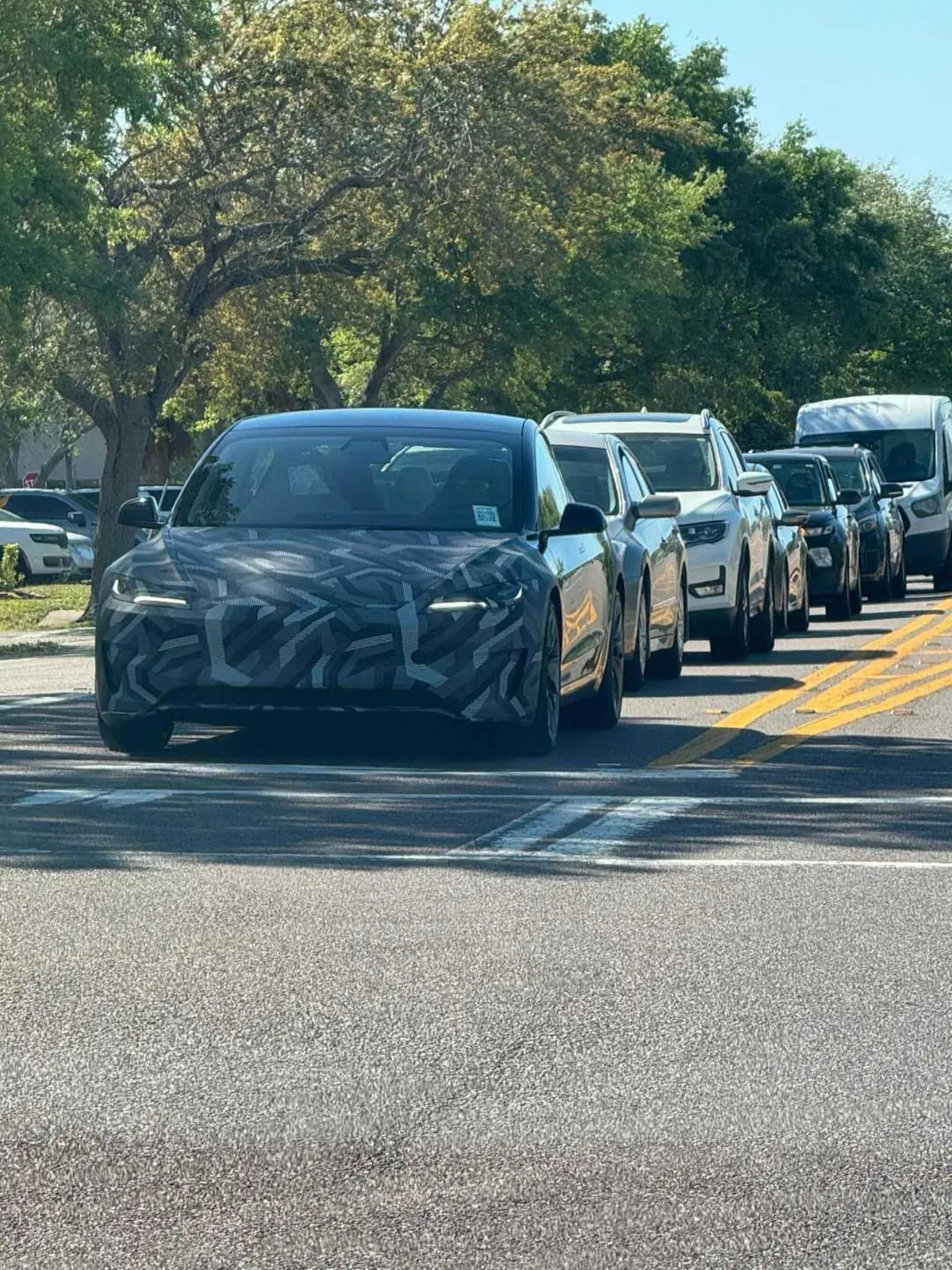 Tesla si prepara al lancio della Model 3 Ludicrous: molti esemplari visti in Florida (6)