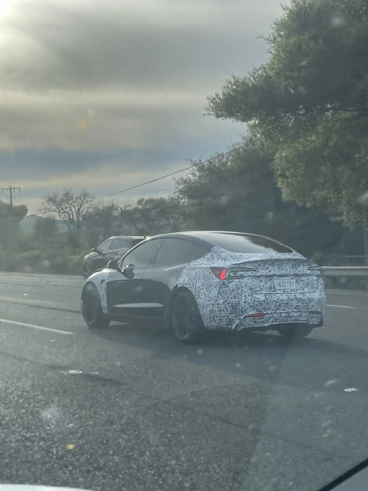Tesla si prepara al lancio della Model 3 Ludicrous: molti esemplari visti in Florida (5)