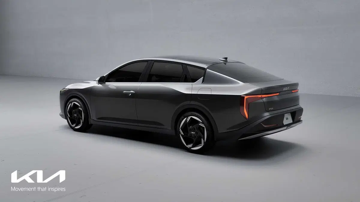 Kia K4 le immagini definitive dentro e fuori, la fastback è pronta (2)
