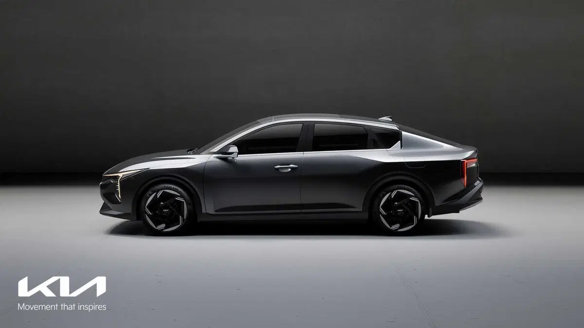 Kia K4 le immagini definitive dentro e fuori, la fastback è pronta (3)