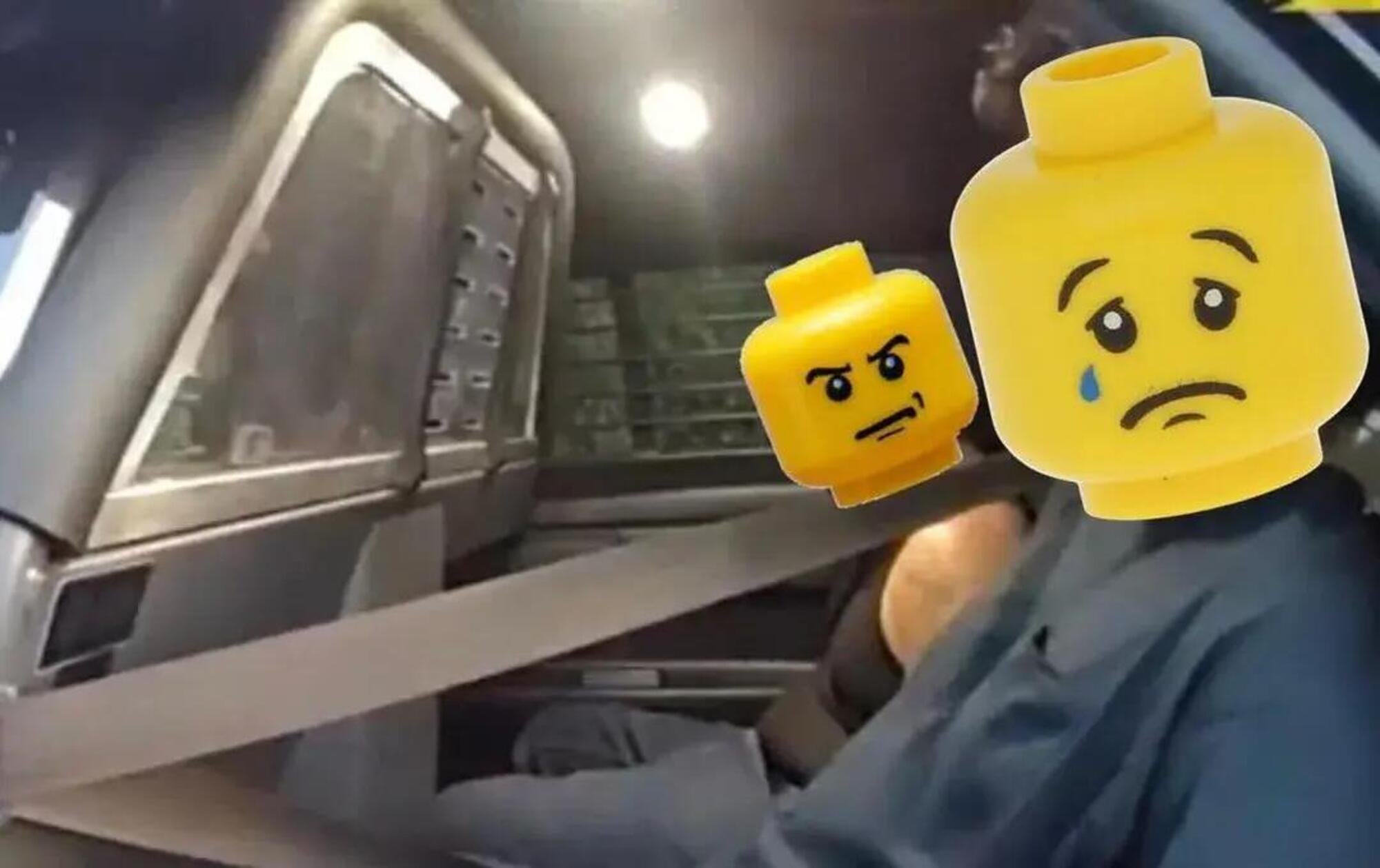 Faccia da Lego: la Polizia californiana non pu&ograve; usare le faccine gialle per i criminali