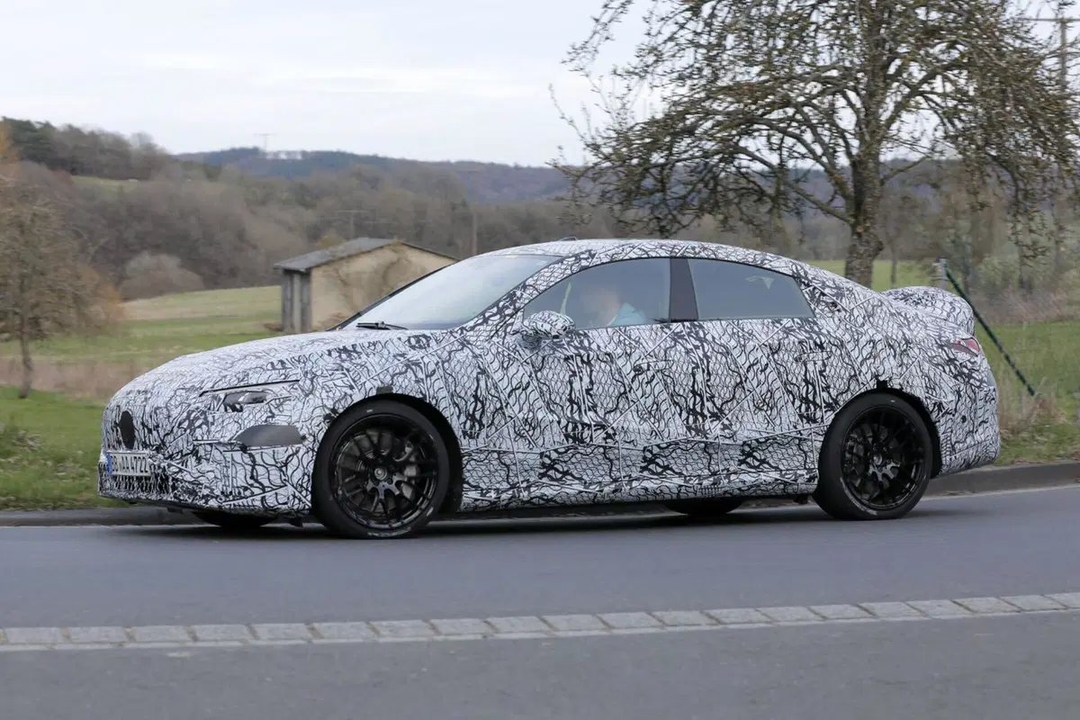 Mercedes AMG CLA, la nuova elettrica ad alte prestazioni [Foto Spia] (2)
