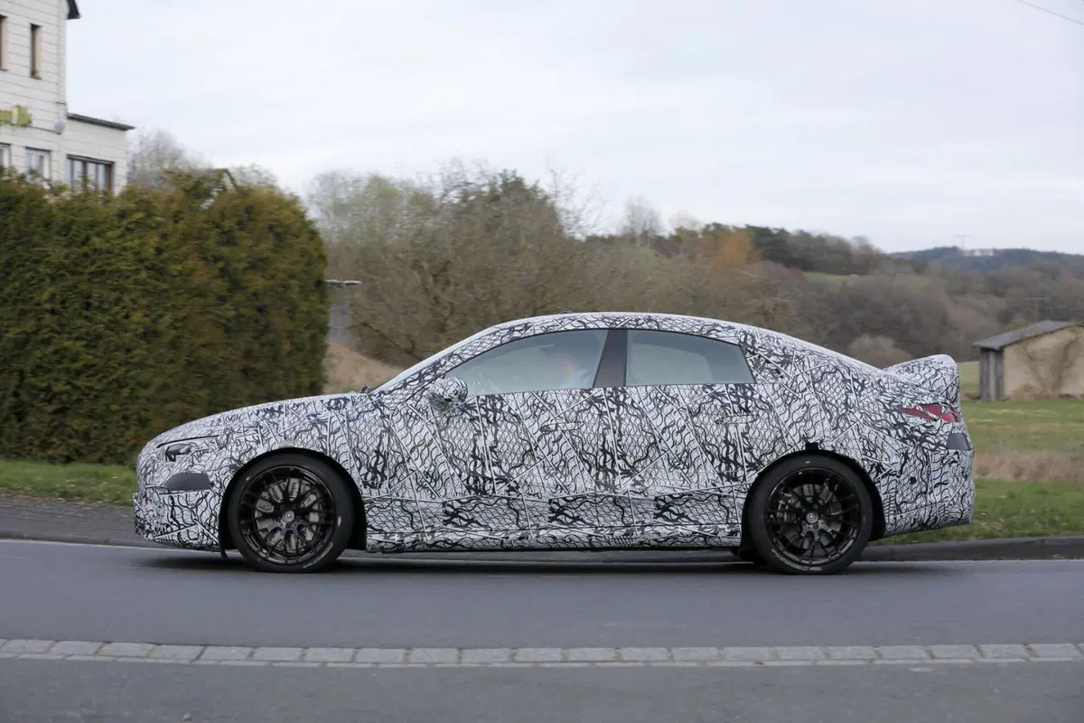 Mercedes AMG CLA, la nuova elettrica ad alte prestazioni [Foto Spia] (4)