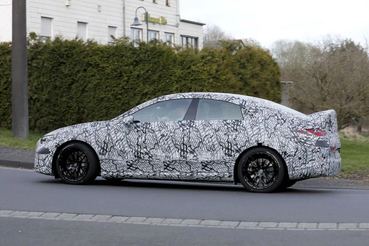 Mercedes AMG CLA, la nuova elettrica ad alte prestazioni [Foto Spia] (6)