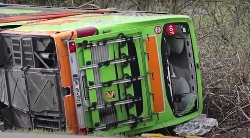 Tragedia sull&#039;Autostrada in Germania: Pullman Flixbus si ribalta, causando 5 morti e numerosi feriti