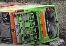 Tragedia sull'Autostrada in Germania: Pullman Flixbus si ribalta, causando 5 morti e numerosi feriti
