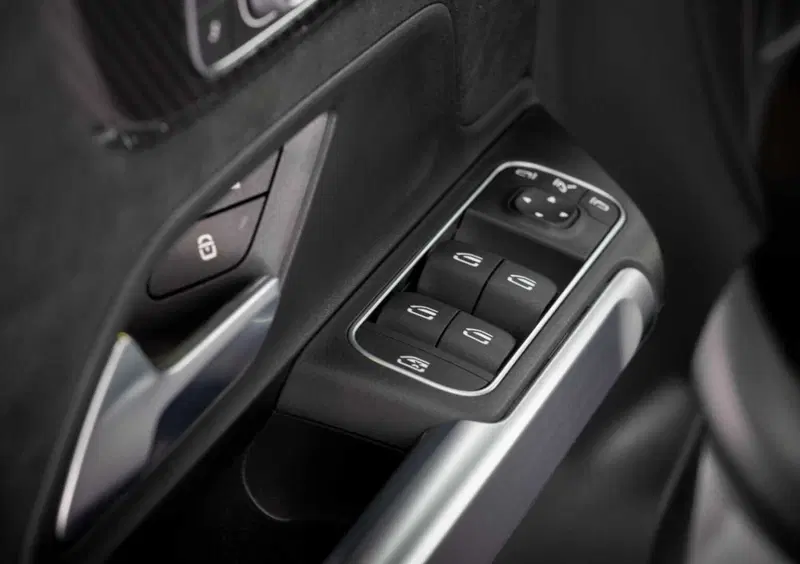 Mercedes-Benz GLB (2019-26) (19)