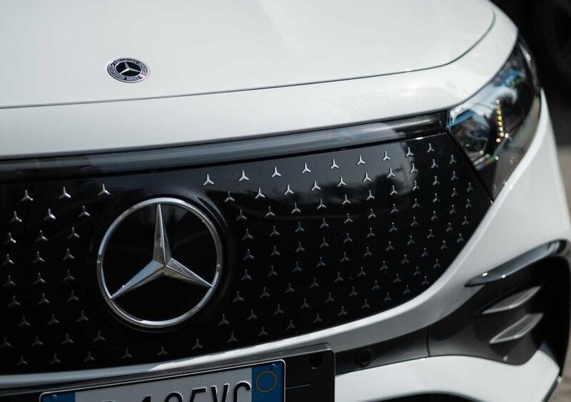 Mercedes-Benz EQB (2021-->>) (14)