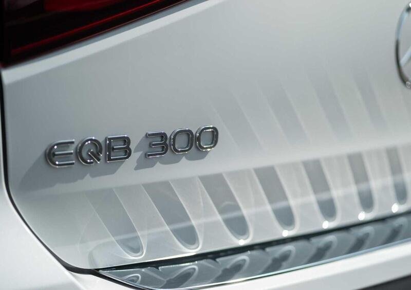Mercedes-Benz EQB (2021-->>) (16)