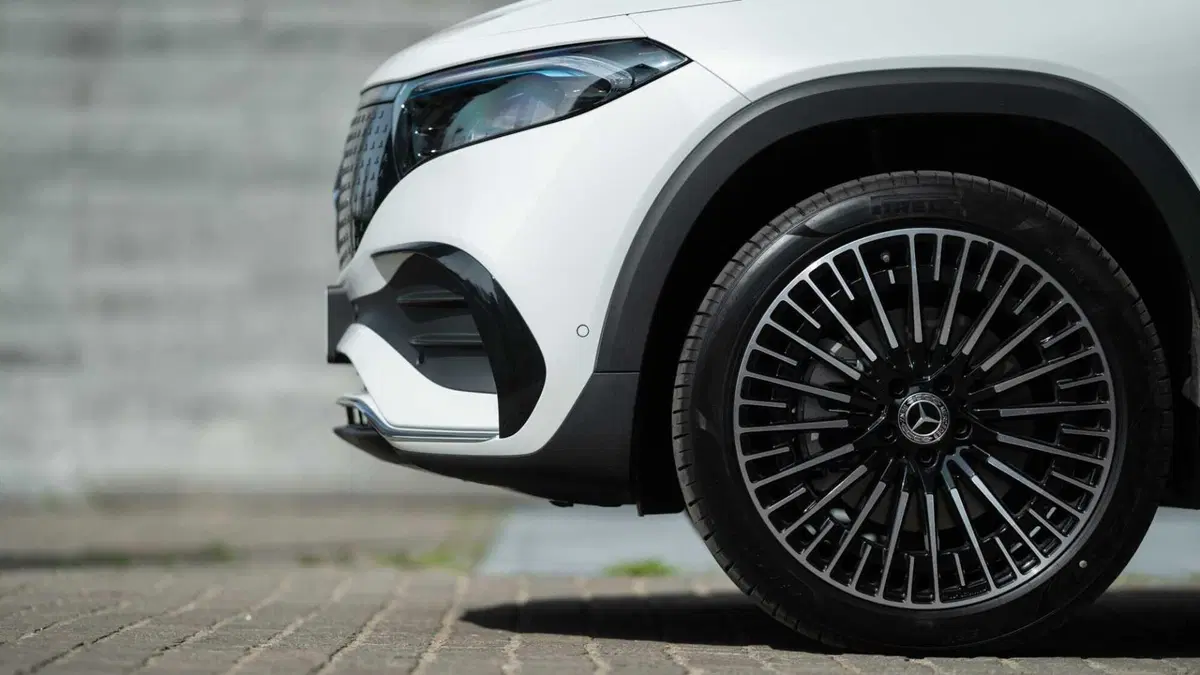 Mercedes-Benz EQB (15)