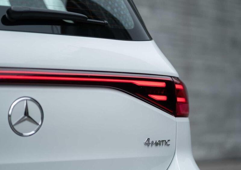 Mercedes-Benz EQB (2021-->>) (17)