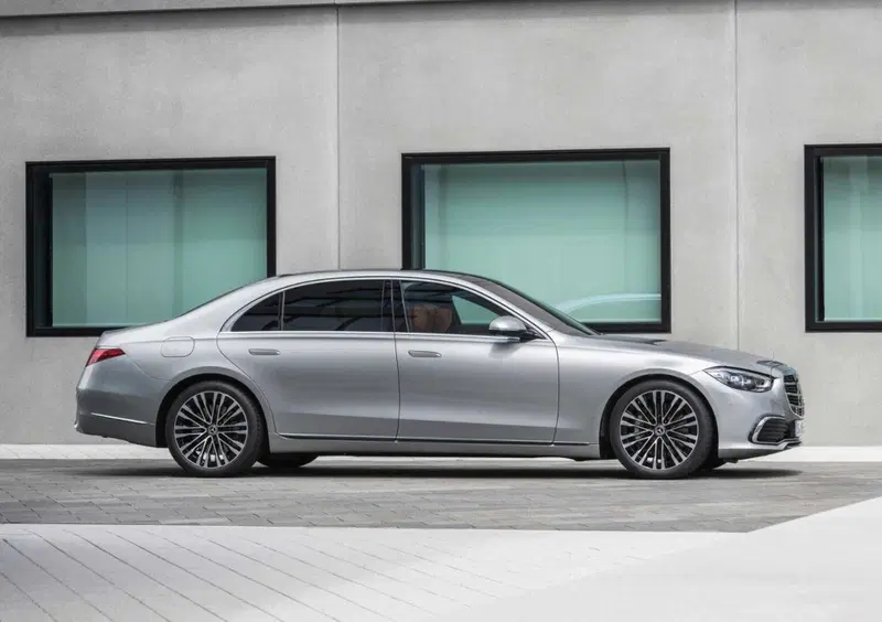 Mercedes-Benz Classe S (2020-->>) (28)