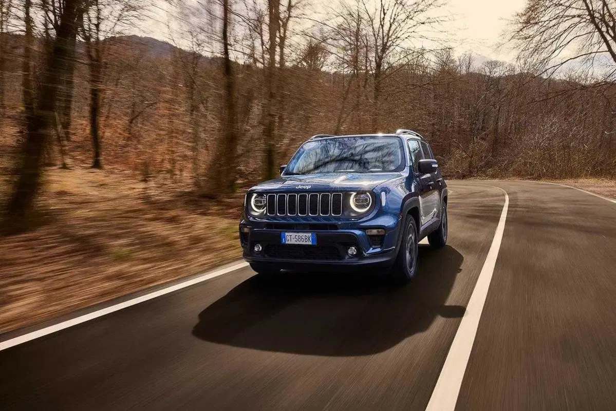 Jeep Renegade 2024, ecco il nuovo restyling: da oggi arriva il Mild Hybrid  (3)