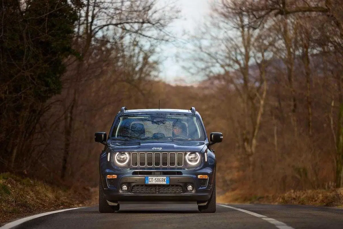 Jeep Renegade 2024, ecco il nuovo restyling: da oggi arriva il Mild Hybrid  (4)