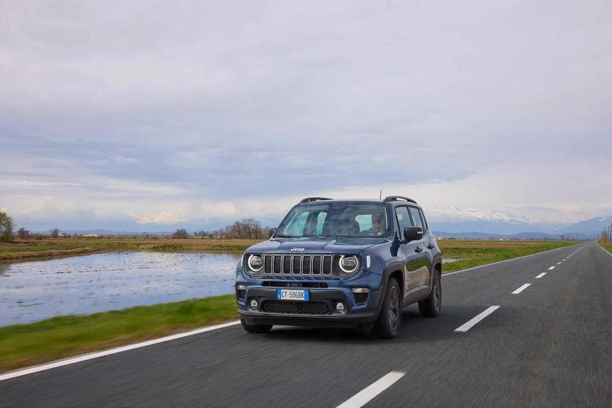 Jeep Renegade 2024, ecco il nuovo restyling: da oggi arriva il Mild Hybrid  (5)