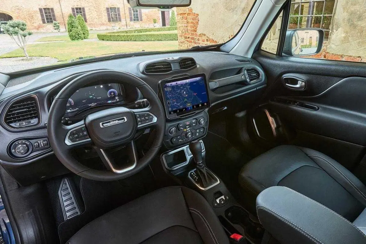 Jeep Renegade 2024, ecco il nuovo restyling: da oggi arriva il Mild Hybrid  (6)