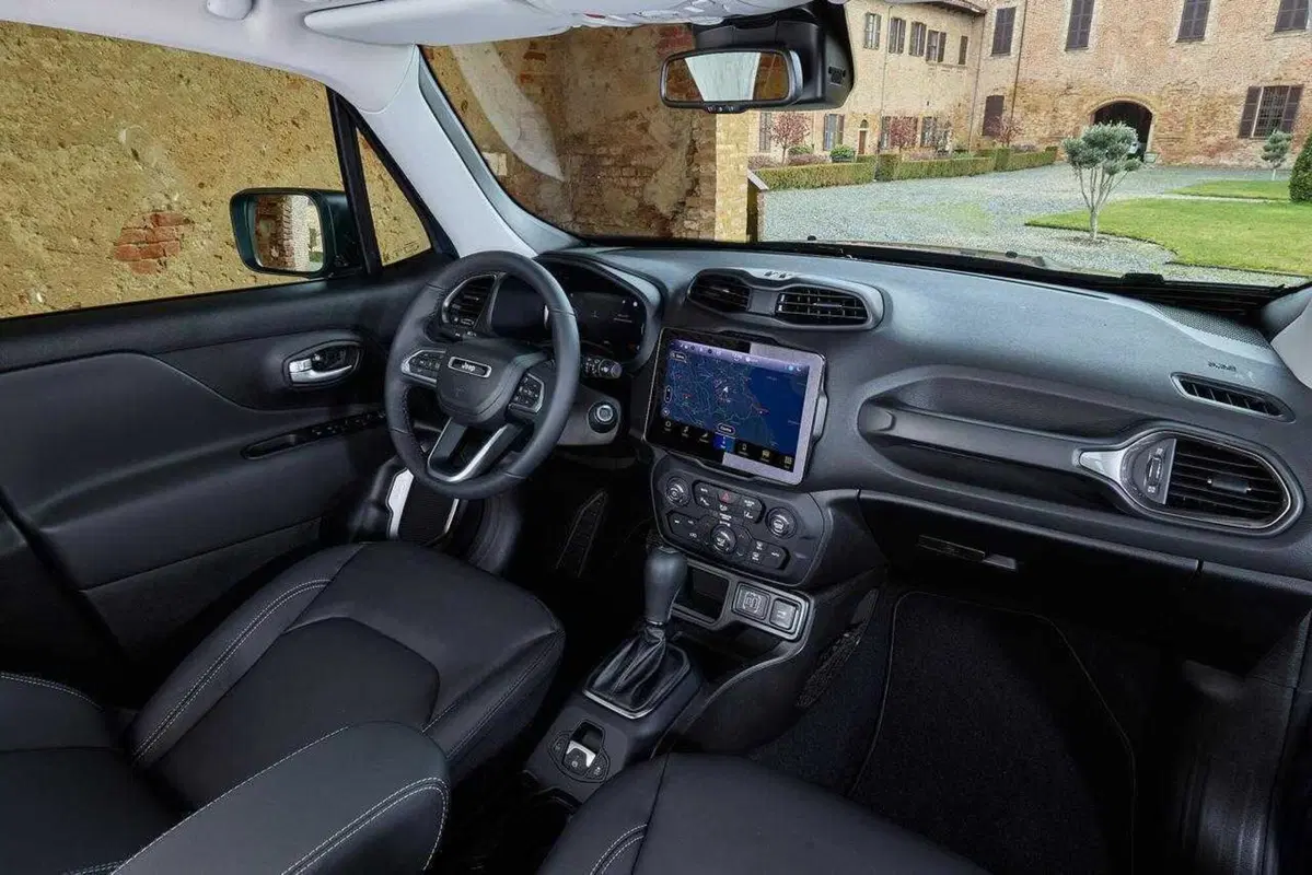 Jeep Renegade 2024, ecco il nuovo restyling: da oggi arriva il Mild Hybrid  (7)
