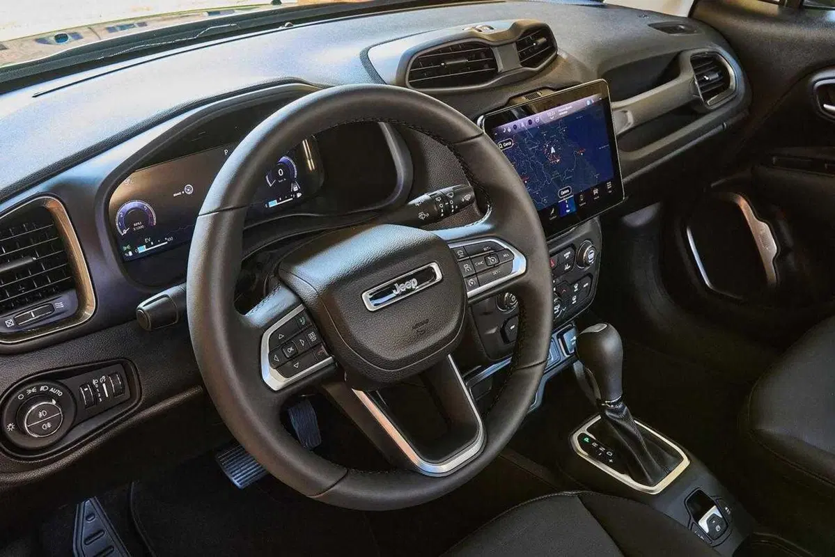 Jeep Renegade 2024, ecco il nuovo restyling: da oggi arriva il Mild Hybrid  (8)