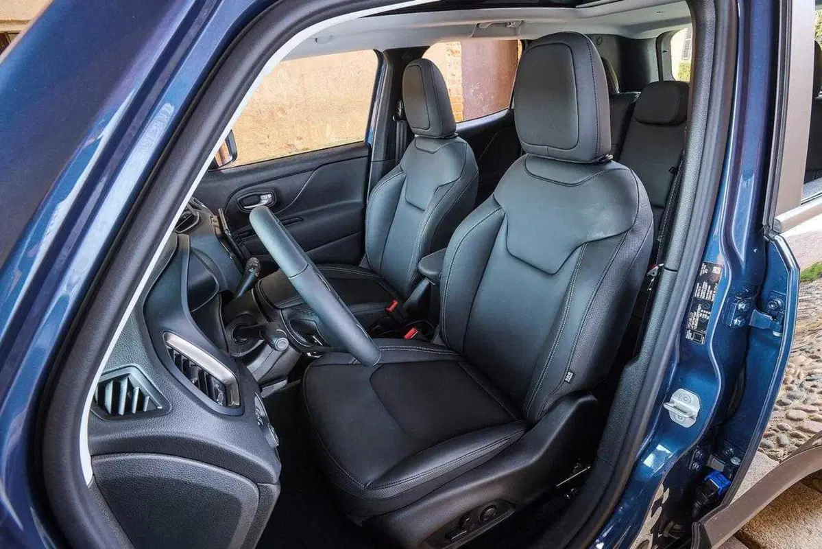 Jeep Renegade 2024, ecco il nuovo restyling: da oggi arriva il Mild Hybrid  (9)