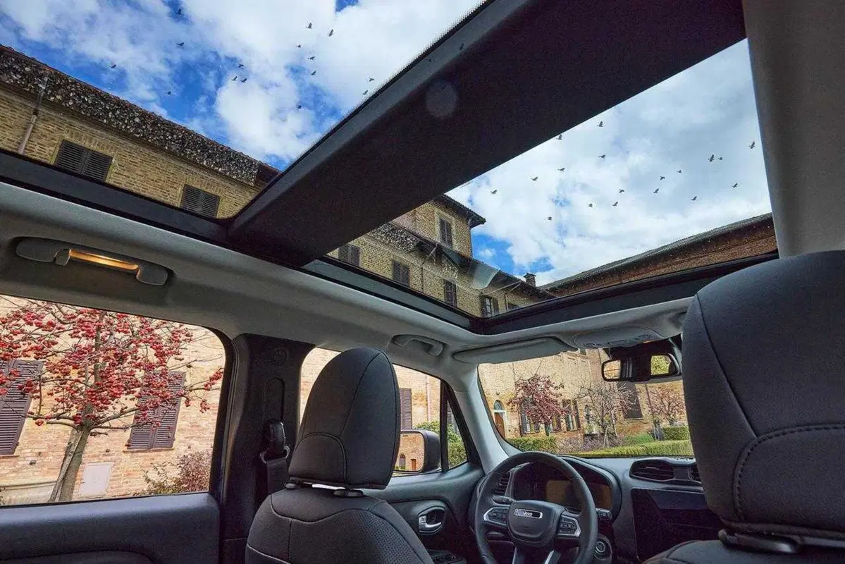 Jeep Renegade 2024, ecco il nuovo restyling: da oggi arriva il Mild Hybrid  (10)