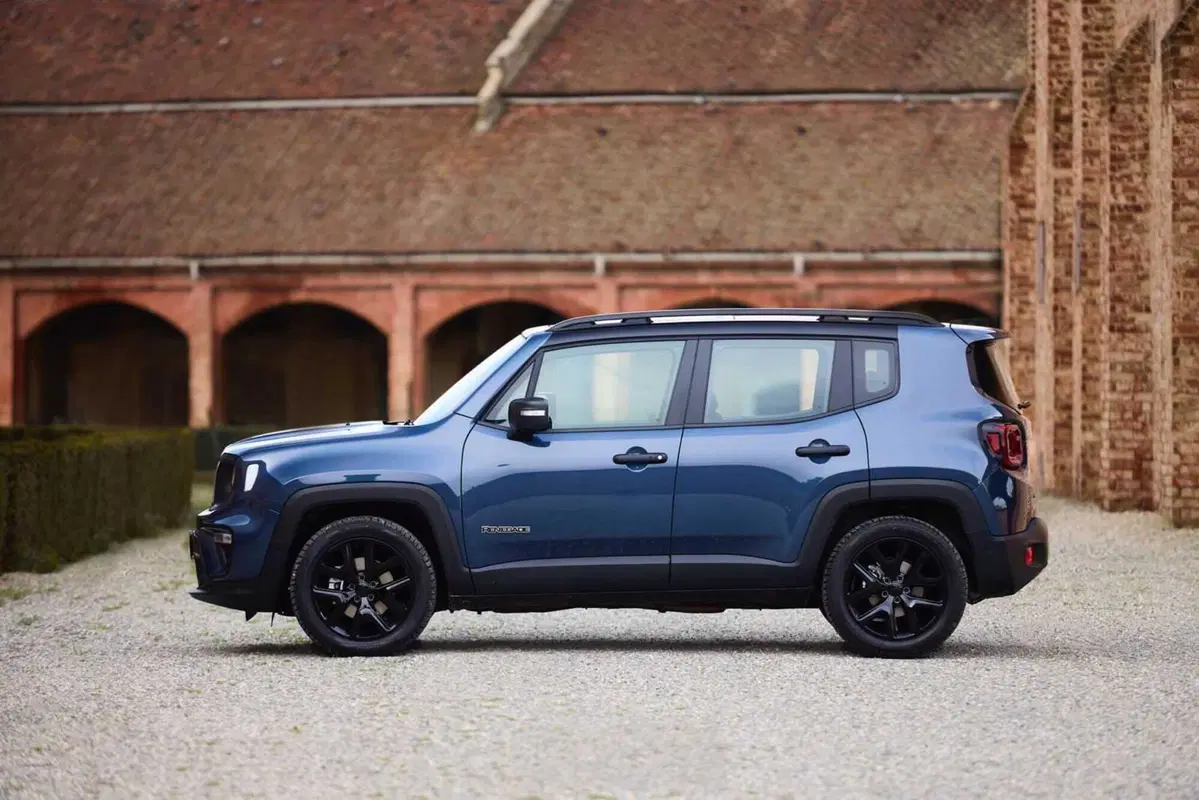 Jeep Renegade 2024, ecco il nuovo restyling: da oggi arriva il Mild Hybrid  (12)