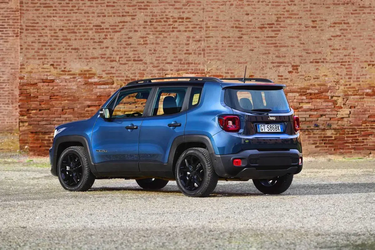 Jeep Renegade 2024, ecco il nuovo restyling: da oggi arriva il Mild Hybrid  (14)