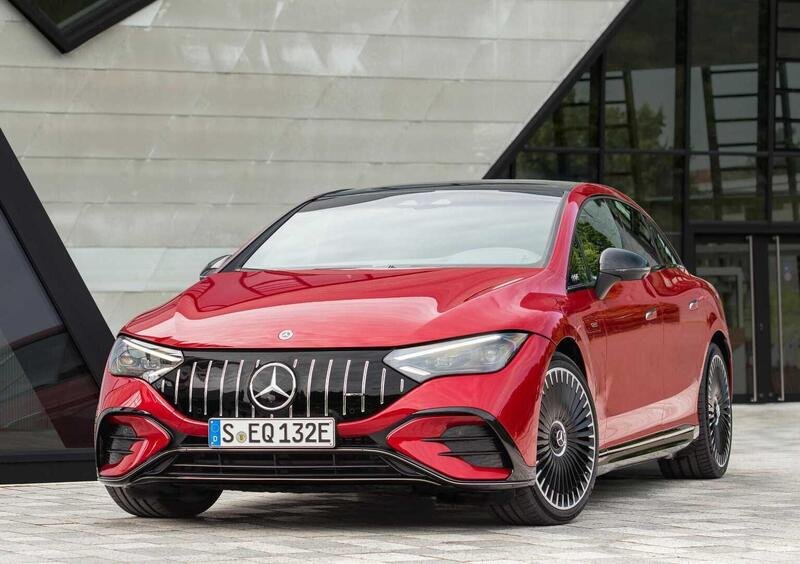 Mercedes-Benz EQE (2022-->>) (4)