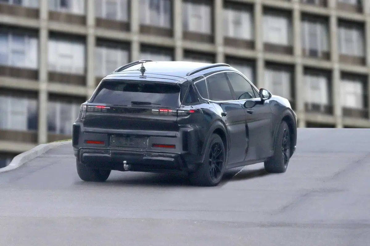 Porsche K1, ecco la nuova elettrica a sette posti [Foto Spia] (10)