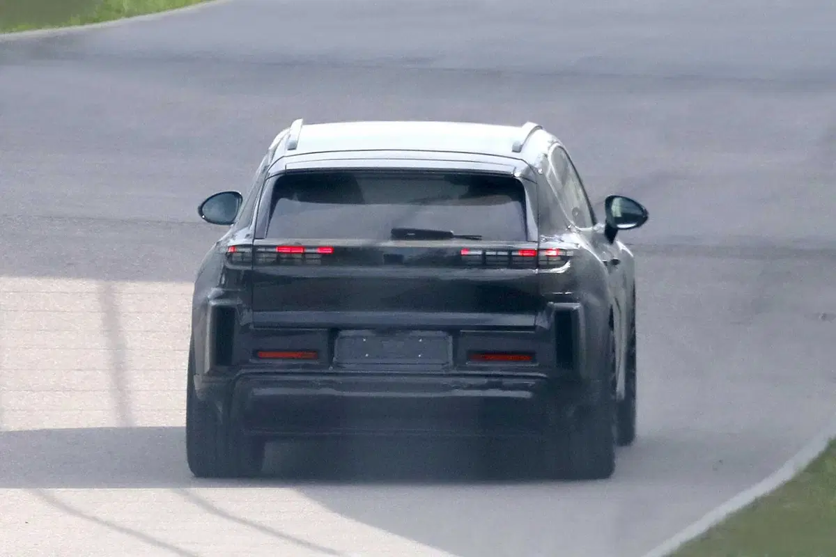 Porsche K1, ecco la nuova elettrica a sette posti [Foto Spia] (11)