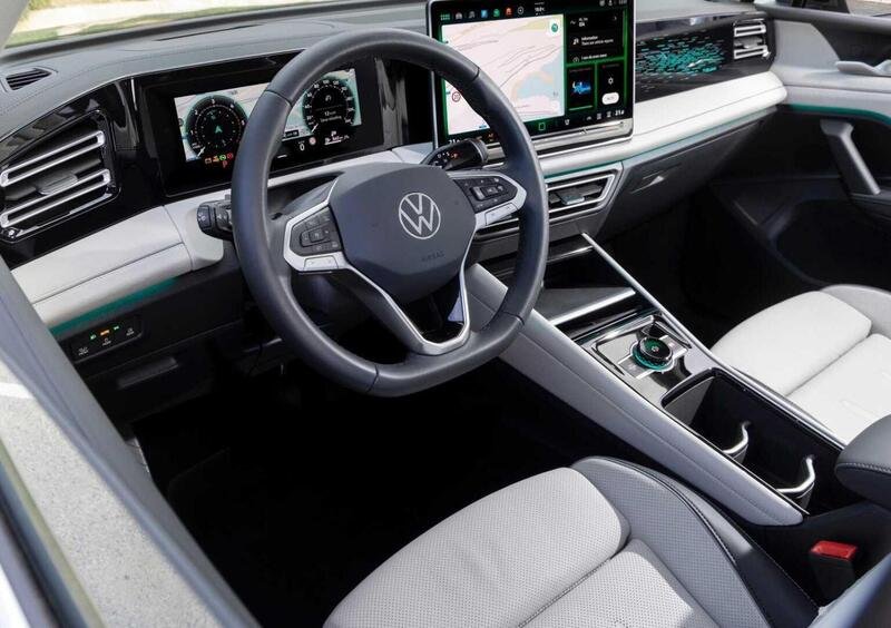 Volkswagen Tiguan (2024-->>) (11)
