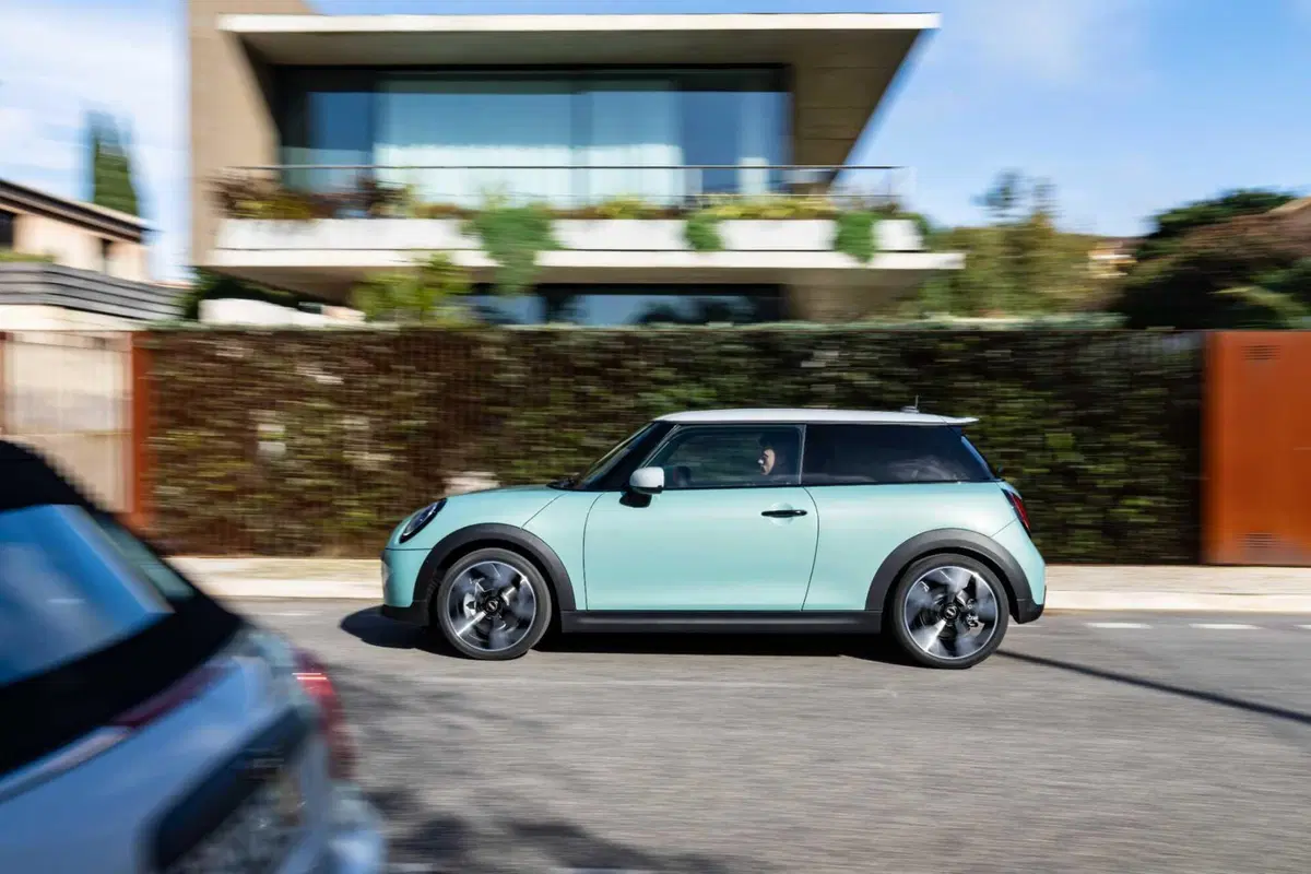 Mini Cooper S 2024: la migliore e la più classica, benzina da 204 CV (2)