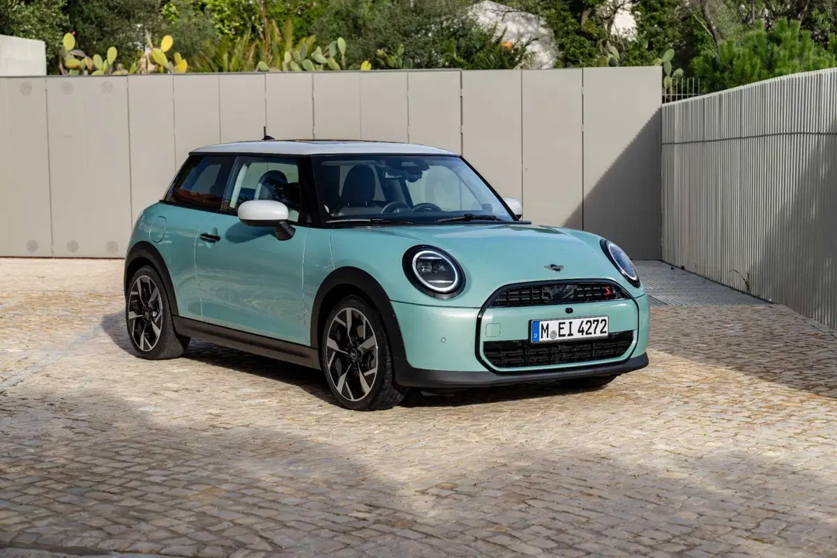 Mini Cooper S 2024: la migliore e la più classica, benzina da 204 CV (4)