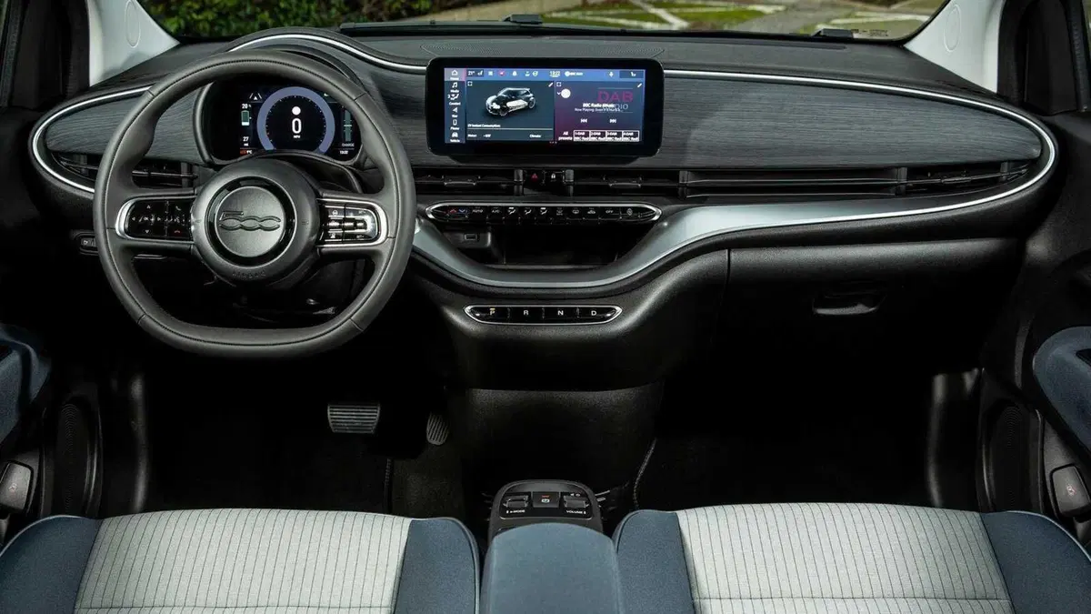 Fiat 500e Icon 3+1 42 kWh (8)