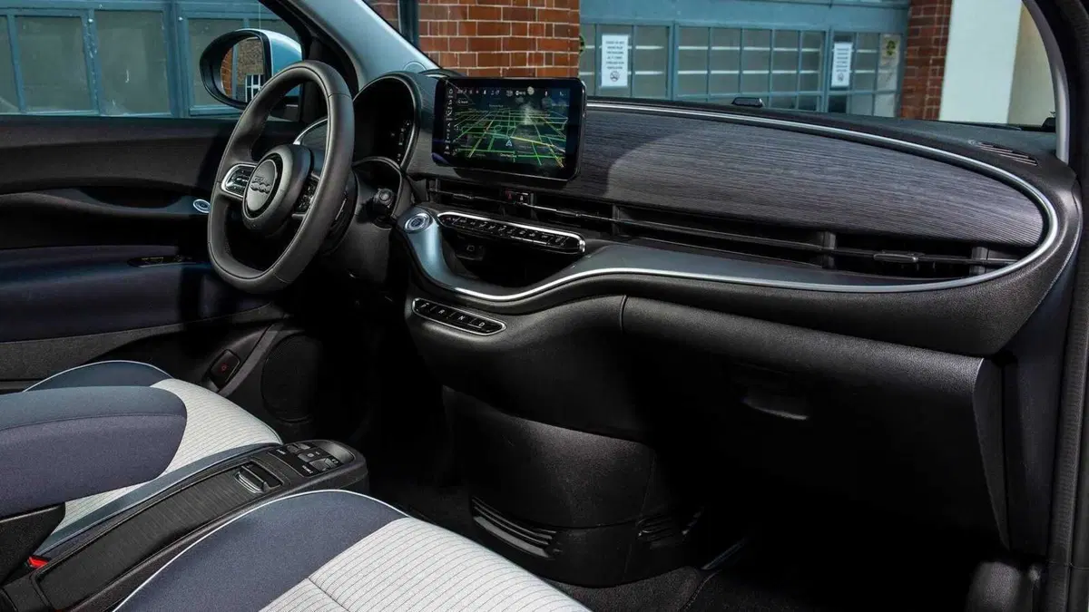 Fiat 500e Icon 3+1 42 kWh (9)