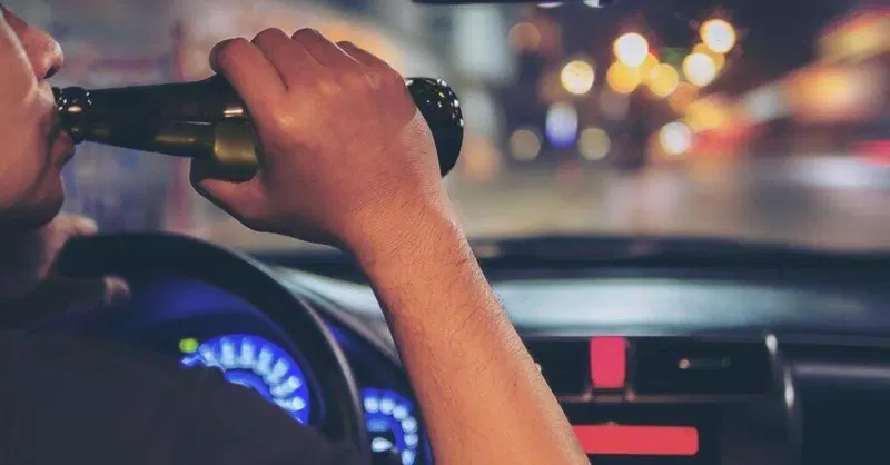 Un bicchiere di troppo: cosa dice la legge