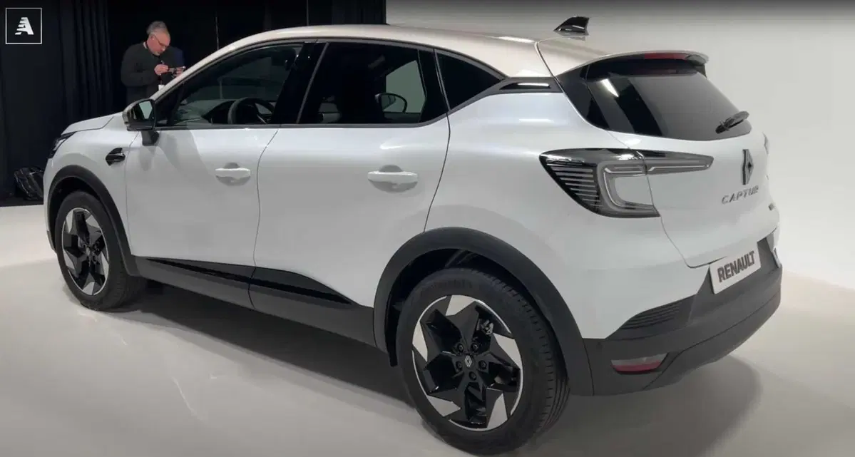 Renault Captur 2024: esterni e dati tecnici della versione rinnovata [VIDEO] (13)