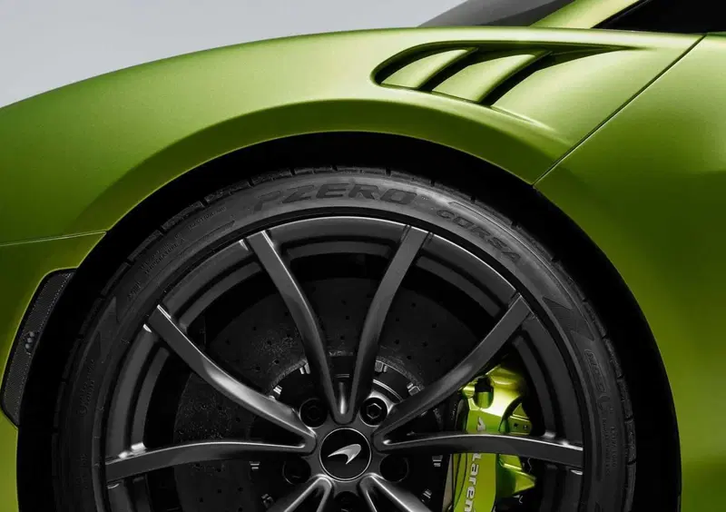 McLaren Artura Coupé (13)