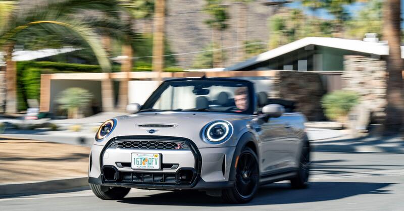 MINI Cooper S Convertible: Il Piacere di Guidare a Palm Springs