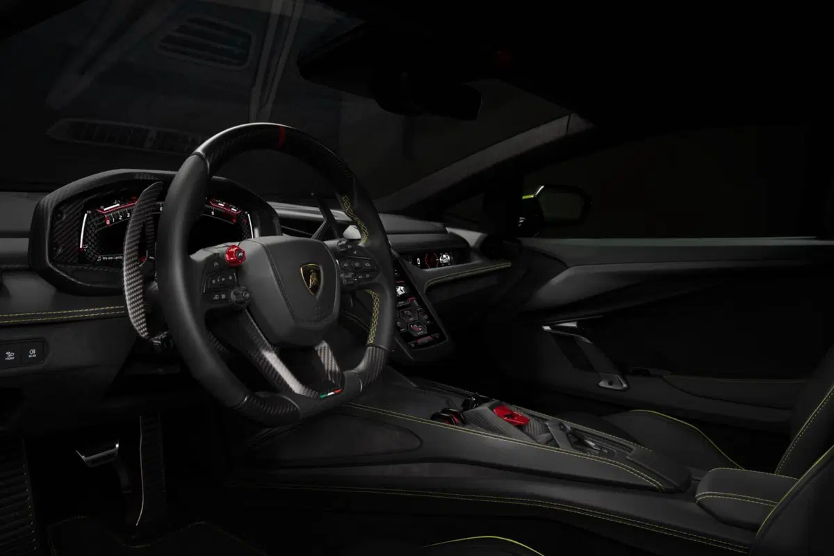 Lamborghini Revuelto ad Personam a Imola per il Festival del Toro (2)