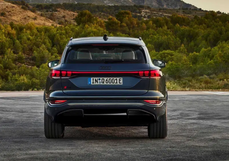 Audi Q6 (2024-->>) (9)