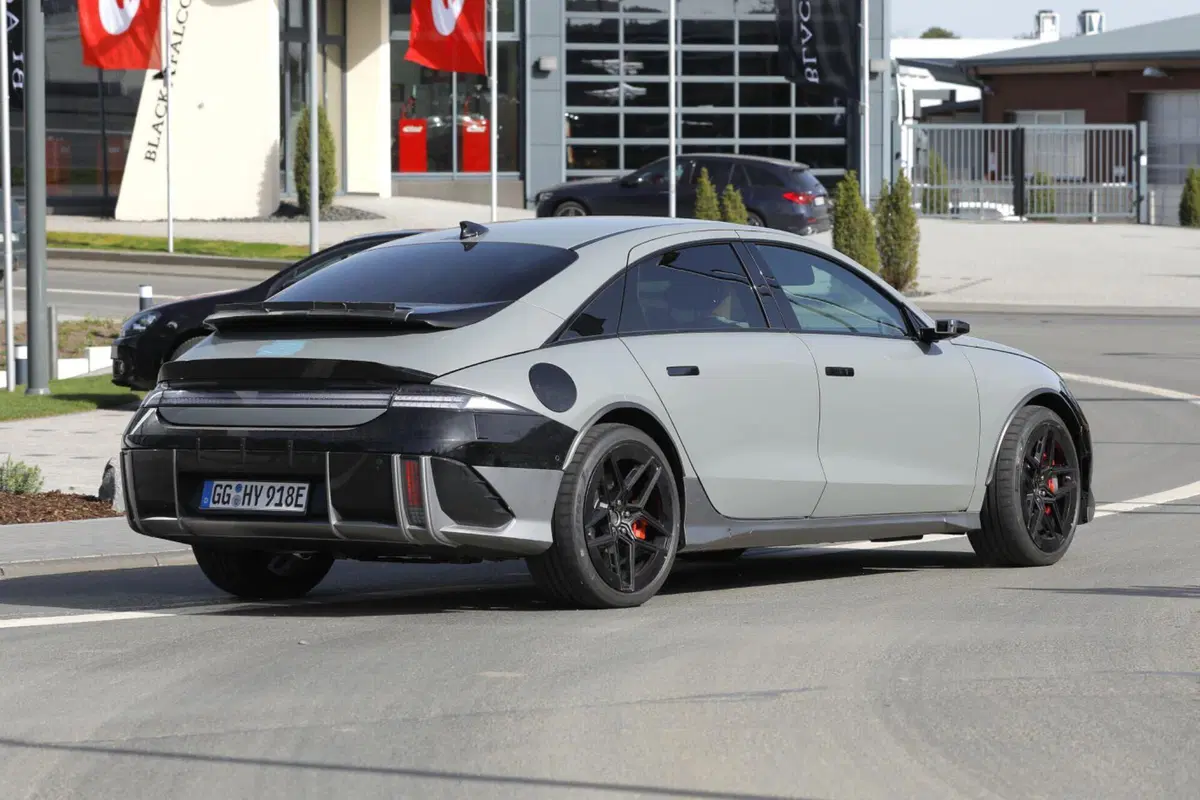 Hyundai Ioniq 6 N, l’elettrica ad alte prestazioni con 641 Cv [Foto Spia] (2)