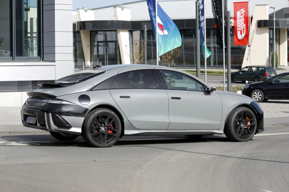 Hyundai Ioniq 6 N, l’elettrica ad alte prestazioni con 641 Cv [Foto Spia] (7)