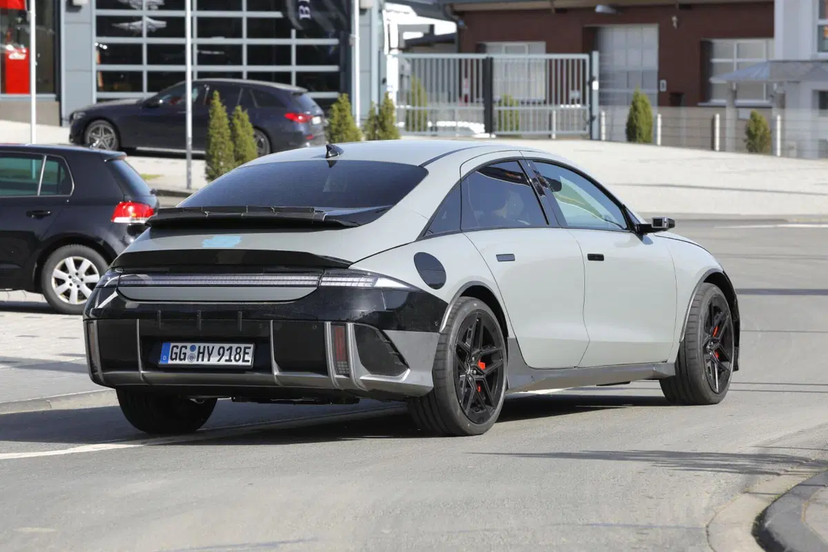 Hyundai Ioniq 6 N, l’elettrica ad alte prestazioni con 641 Cv [Foto Spia] (10)