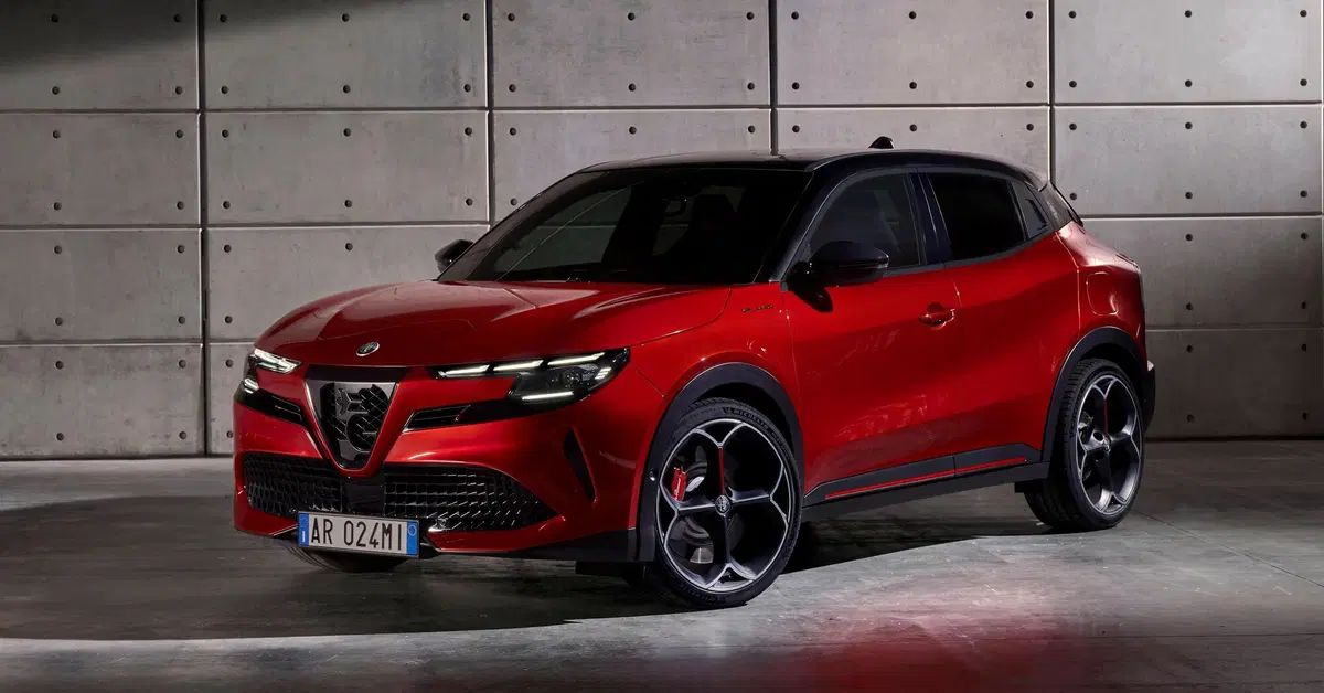 Alfa Romeo Milano: eccola dal vivo, elettrica fino a 240 CV, ma anche ibrida 48V