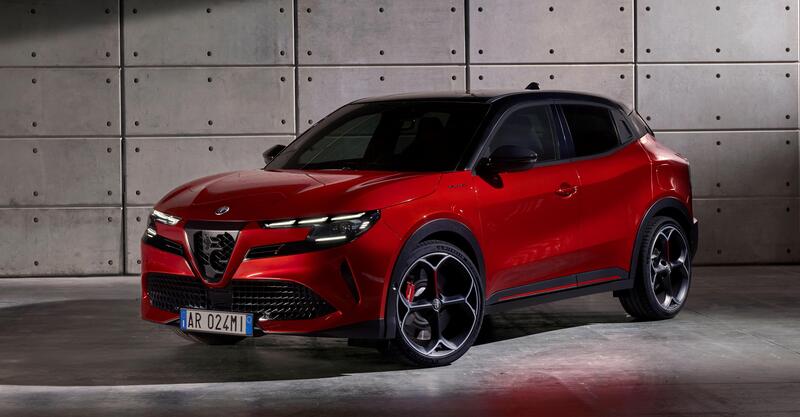 Alfa Romeo Milano: eccola dal vivo, elettrica fino a 240 CV, ma anche ibrida 48V