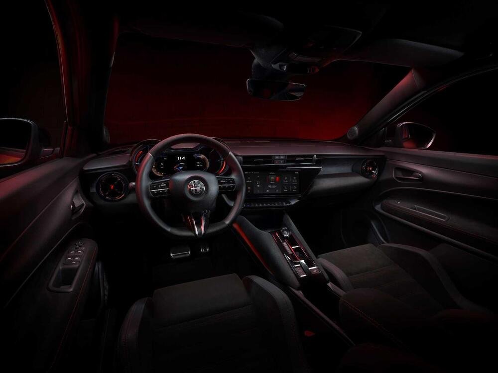 Gli interni e la plancia della nuova Alfa Romeo Milano