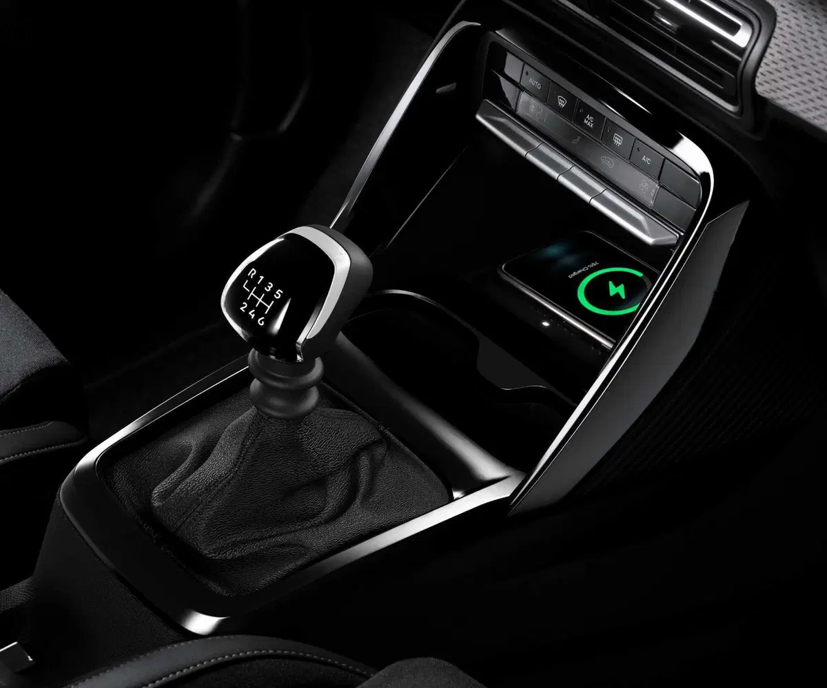Citroen C3 2024: debutta la nuova variante a benzina, ecco il prezzo (4)