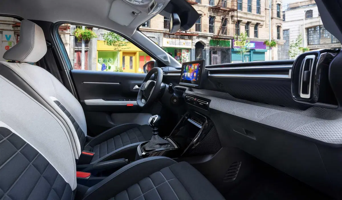 Citroen C3 2024: debutta la nuova variante a benzina, ecco il prezzo (5)
