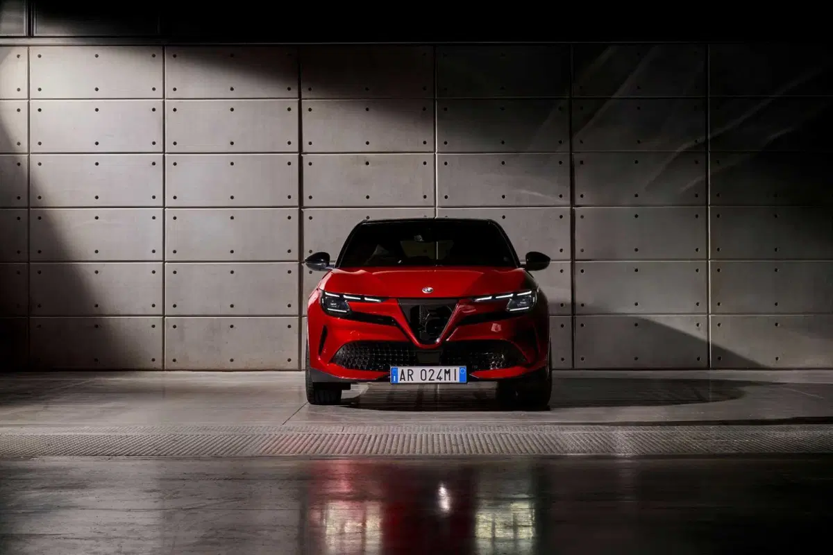 Alfa Romeo Milano: eccola dal vivo, elettrica fino a 240 CV, ma anche ibrida 48V  (4)