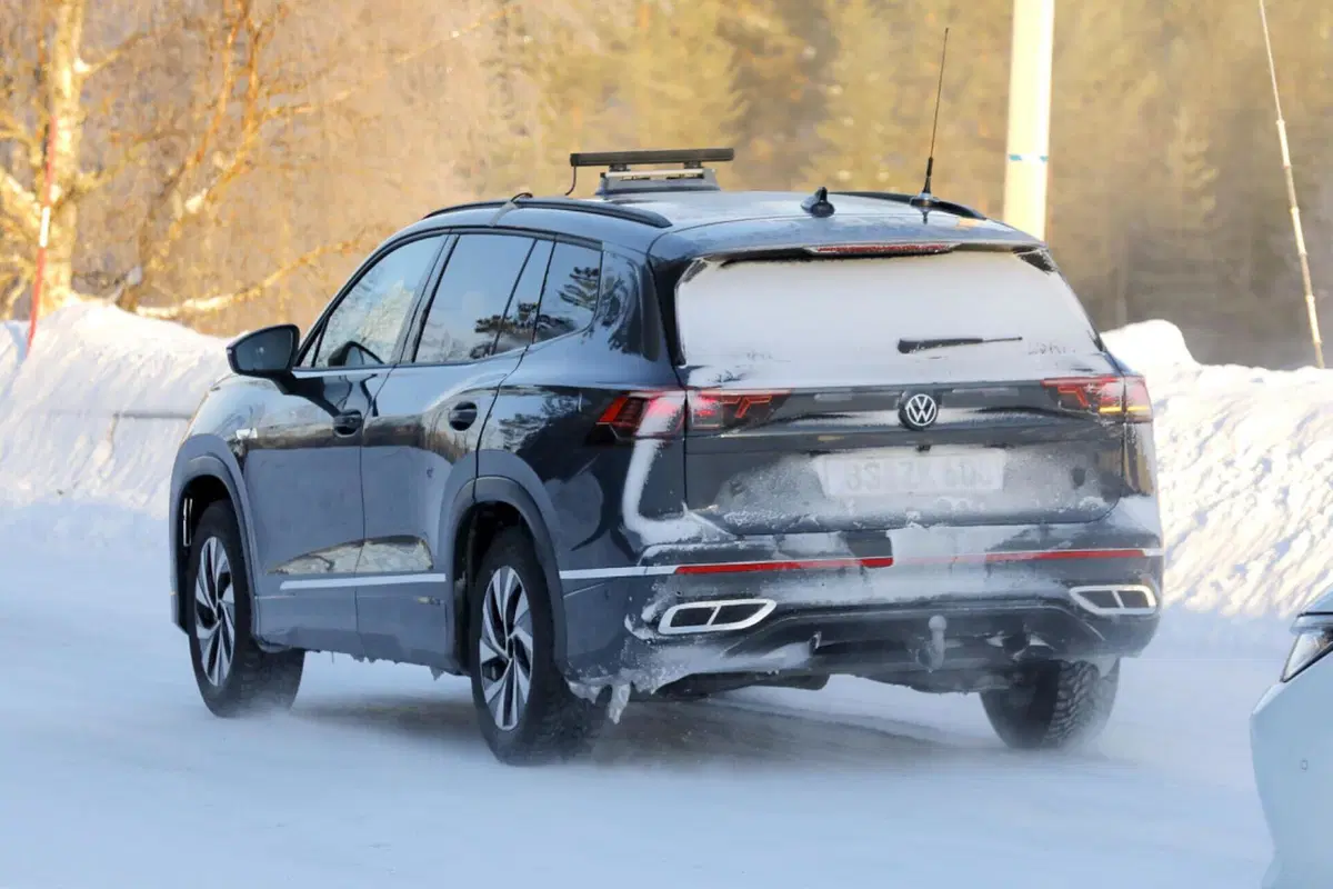 Volkswagen Tayron: il Suv a sette posti che sostituirà la Tiguan Allspace [Foto Spia] (5)